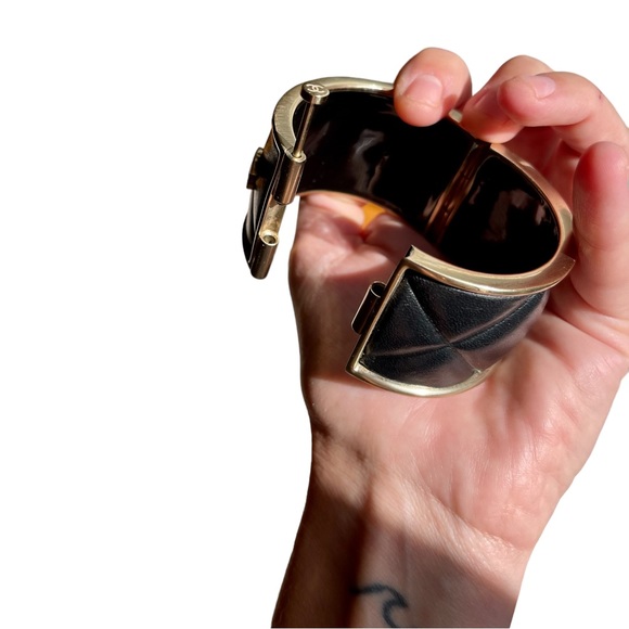 CHANEL Black Quilted Lambskin Leather Cuff Bracelet w/ Pin Side Closure - Picture 6 of 14